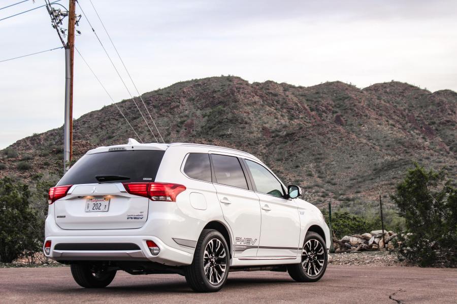  Mitsubishi Outlander PHEV 2018 года  (NA) (фото 39 из 41)